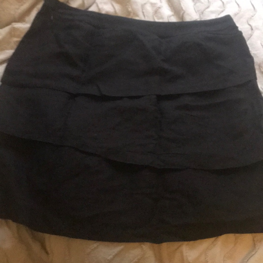 Black Adrienne Vittadini tiered linen skirt